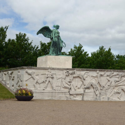 Het Maritiem Monument, gelegen in Langelinie, dicht bij de jachthaven van Langelinie, is een maritiem monument in Kopenhagen, Denemarken, ter herdenking van Deense burgerzeelieden die tijdens de Eerste Wereldoorlog zijn omgekomen. Het monument bestaat uit een bronzen sculptuur van een gevleugelde vrouwenfiguur, die het Geheugen voorstelt, geplaatst op een ruitvormig podium met een reeks verhalende reliëfs op de zijkant.