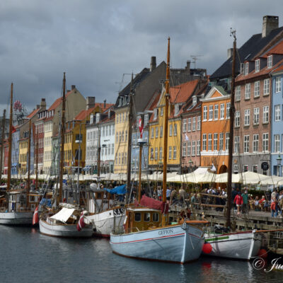 Nyhavn ("Nieuwe Haven") is een haven in de Deense hoofdstad Kopenhagen en een belangrijke toeristische trekpleister van de stad. Aan de haven zijn veel restaurants en bars te vinden met vooral 's zomers overvolle terrassen. Ook onder de lokale bevolking is Nyhavn een populaire uitgaansplaats. Bovendien is het de aanlegplaats voor een aantal rondvaartboten. De oudste huizen die hier te vinden zijn, zijn meer dan 300 jaar oud. Het oudste, op nummer 9, werd gebouwd in 1681. De haven werd in opdracht van koning Christiaan V gebouwd en heeft een tijd een slechte reputatie gehad vanwege de vele bars en cafés voor zeelieden met het bijbehorende vrouwelijke vermaak. Dichter en sprookjesschrijver Hans Christian Andersen heeft in verschillende huizen aan Nyhavn gewoond.