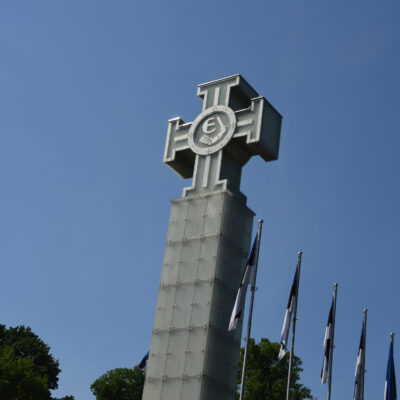 De Overwinningskolom van de Onafhankelijkheidsoorlog  staat op het Vrijheidsplein in de hoofdstad Tallinn in Estland. Het werd onthuld op 23 juni 2009 als gedenkteken voor hen die tijdens de Estse Onafhankelijkheidsoorlog vielen, waardoor het Estse volk in staat is om al degenen te herdenken die hadden gevochten voor vrijheid en onafhankelijkheid. De zuil is 23,5 m hoog en bestaat uit 143 glasplaten. Het monument bevat het Vrijheidskruis, Estland meest vooraanstaande onderscheiding die in 1919 opgericht werd.