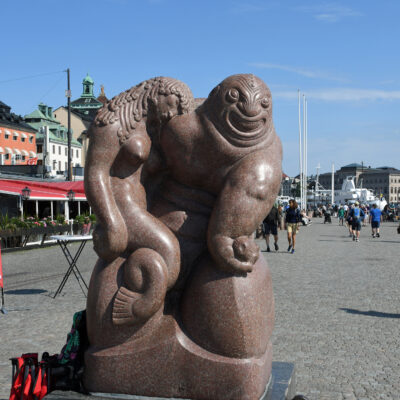 Sjöguden is de naam van een sculptuur in de wijk Gamla stan in Stockholm, Zweden. Het beeld werd in 1913 gemaakt door de beeldhouwer Carl Milles, maar pas in 1930 werd het op de huidige locatie geplaatst. Milles plande in totaal tien van dergelijke sculpturen, die langs de kademuur zouden worden opgericht en zouden worden gebruikt om schepen aan te meren. Sjöguden was echter de enige sculptuur die daadwerkelijk door dit project werd gerealiseerd. Het beeld, uitgevoerd met een zeer gladde oppervlaktestructuur, stelt een lachend zeemonster voor dat een zeemeermin tegen zich aan houdt. Rood graniet werd gebruikt als materiaal voor het beeld zelf. De 1,80 meter hoge en 1,10 meter brede en 1,10 meter diepe figuur staat op een 0,5 meter hoge sokkel van zwart graniet, met een basisoppervlak van ongeveer 1,30 bij 1,30 meter. Aan de zijranden van de basis bevinden zich ringen voor de bevestiging van scheepstouwen. Milles liet zich bij het ontwerp van dit beeld inspireren door Duitse invloeden. Het was de laatste sculptuur van de kunstenaar waarin hij zulke gladde oppervlakken gebruikte.