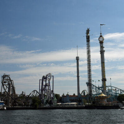 Tivoli Gröna Lund is een attractiepark in de Zweedse hoofdstad Stockholm. Het park is gelegen op het schiereiland Djurgården en opende voor het eerst de poorten in 1883. In 2003 vierde het park dat het 120 jaar oud was met onder andere een nieuwe achtbaan.