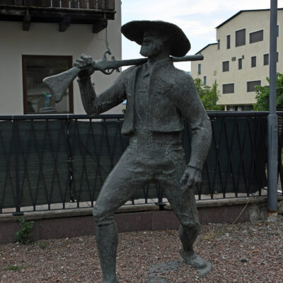 Simom Rieder monument voor het stadhuis van Feldthurn, door Othmar Winkler