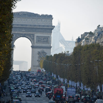 Arc de Triomphe vanop de Champs-Elysées