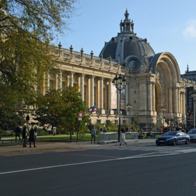 Petit Palais is een museum in Parijs, Frankrijk.  Het museum werd gebouwd voor de wereldtentoonstelling van 1900 door de architect Charles Girault en ligt aan de Avenue Winston-Churchill. Het Musée des Beaux-Arts de la Ville de Paris is sinds 1902 gevestigd in Petit Palais. In het museum is een grote verzameling oude en moderne kunst, er zijn onder andere schilderijen van Franse kunstenaars uit de 19e en de 20e eeuw. Ook hangen er schilderijen van Vlaamse kunstenaars uit de 15e eeuw en Italiaans renaissancewerk van Botticelli, Mantegna en Cima da Conegliano.