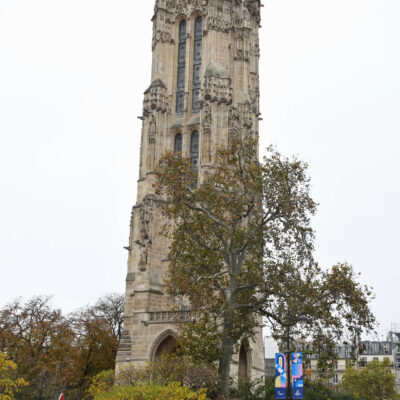 De Tour Saint-Jacques (Nederlands: Sint-Jacobstoren) is een gotische kerktoren in het 4e arrondissement in de Franse hoofdstad Parijs. De 67 meter hoge toren is het enige restant van de afgebroken kerk Saint-Jacques-de-la-Boucherie.